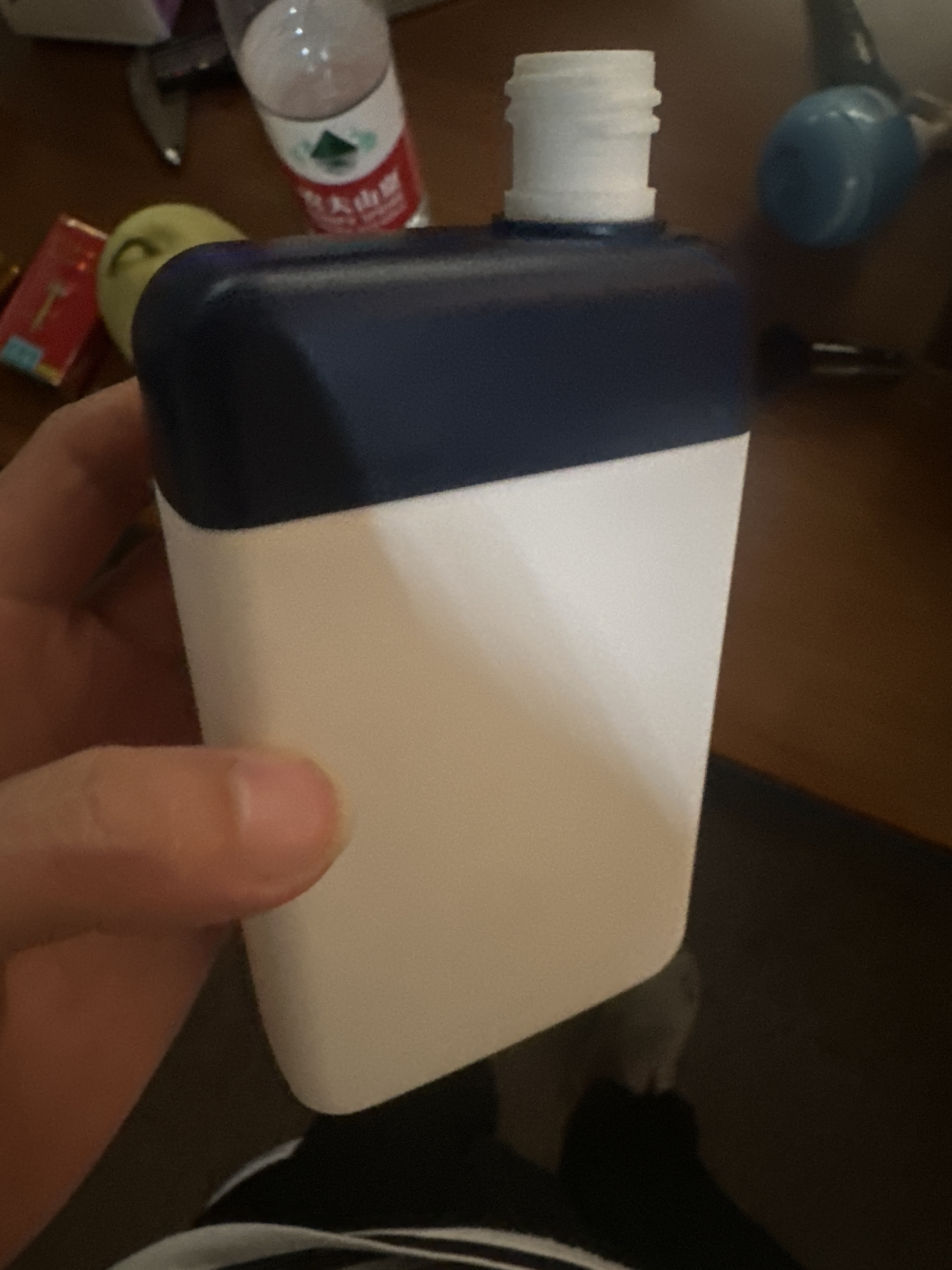 PP聚丙烯惰性塑料粘接PE用什么膠水粘接比較牢固,來九點膠業PP膠水廠家免費試用