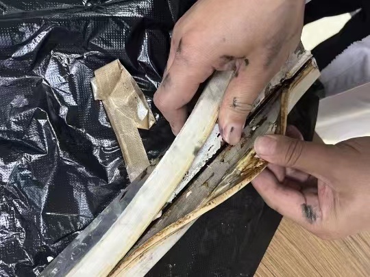 硅膠板粘接鋁板怎么選擇膠水，九點(diǎn)為您推薦耐250℃高溫結(jié)構(gòu)密封膠