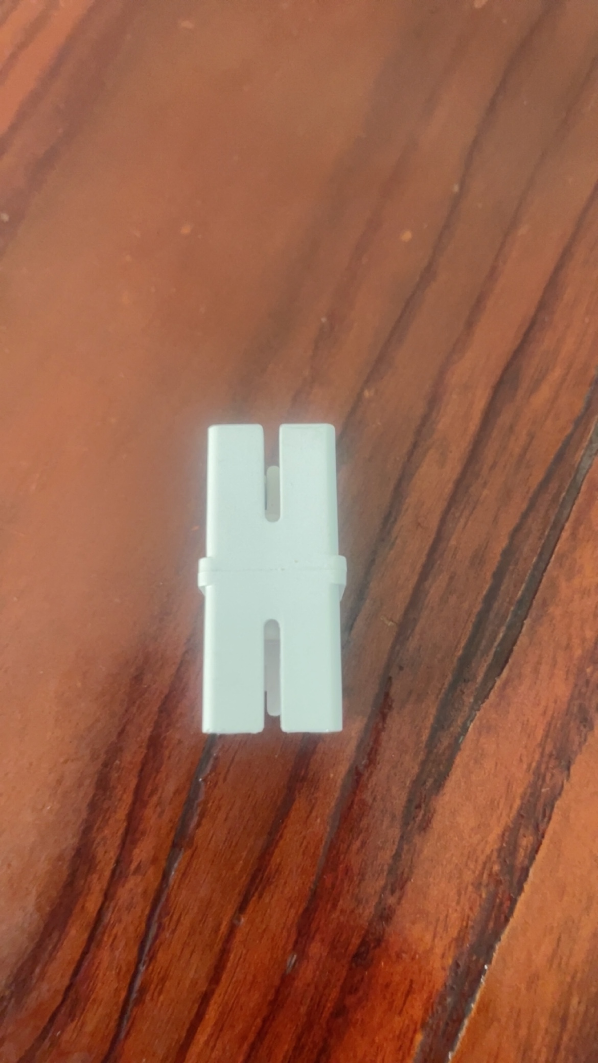 粘PBT材質(zhì)用什么膠水可以粘?。烤劈c(diǎn)塑料瞬間膠水應(yīng)用案例