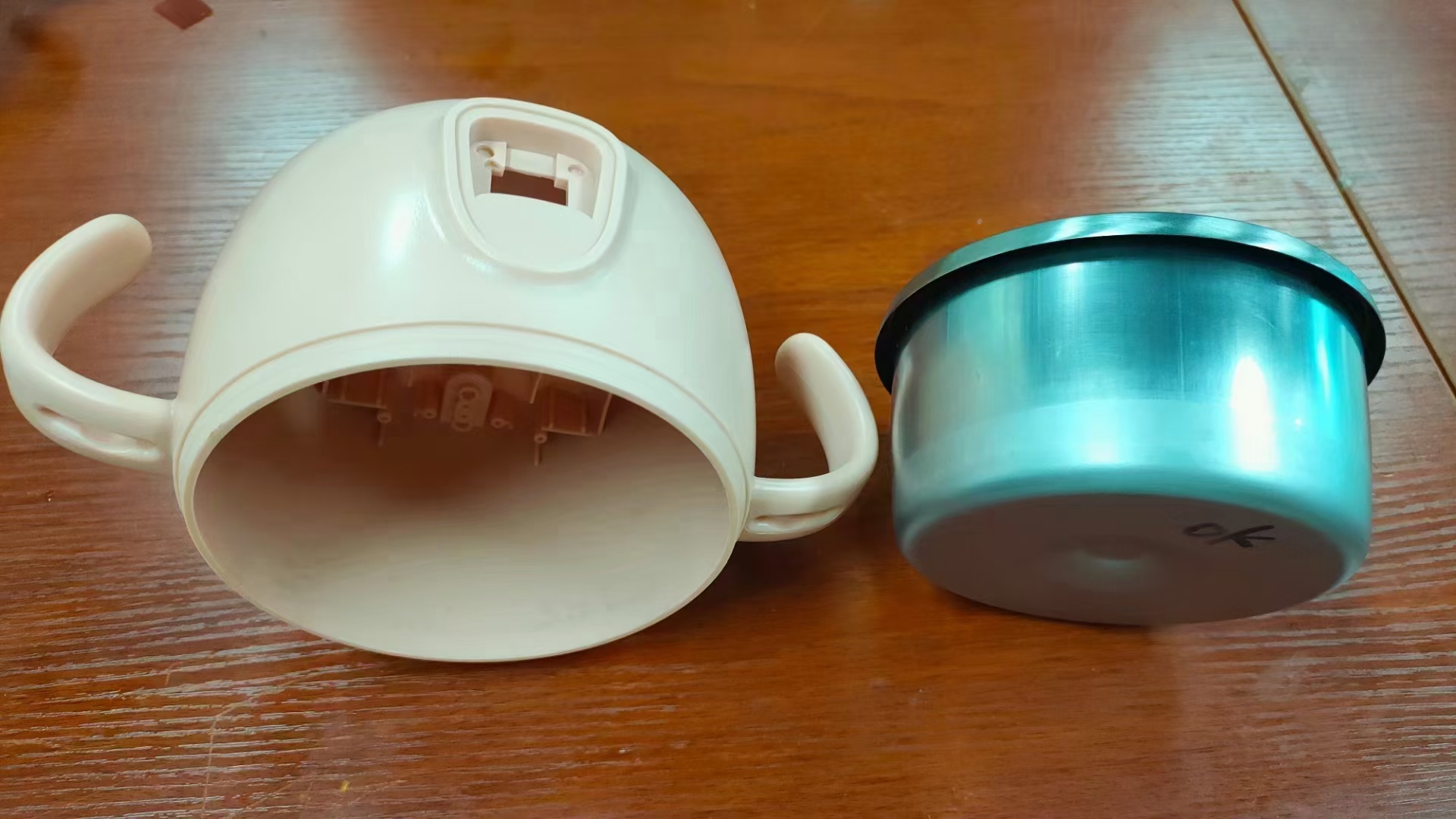 PP塑料粘不銹鋼如何粘接？九點專用金屬粘塑料膠水輕松解決粘接難題